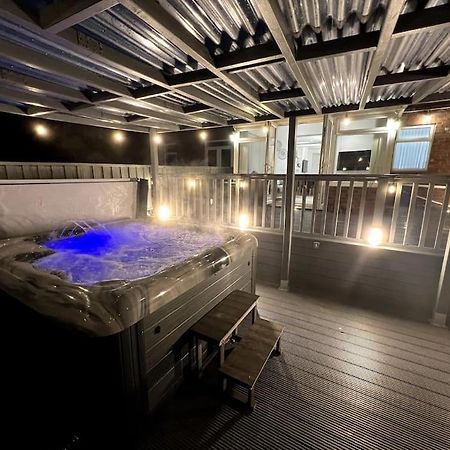 ניוקאסל Numero Venti Aparthouse Wifi Parking Hot Tub מראה חיצוני תמונה