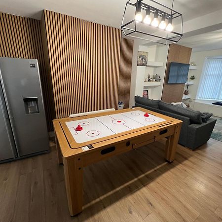 ניוקאסל Numero Venti Aparthouse Wifi Parking Hot Tub מראה חיצוני תמונה