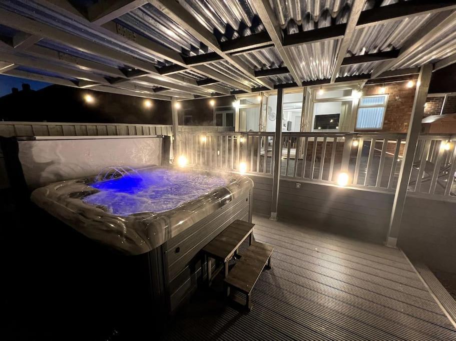 ניוקאסל Numero Venti Aparthouse Wifi Parking Hot Tub מראה חיצוני תמונה