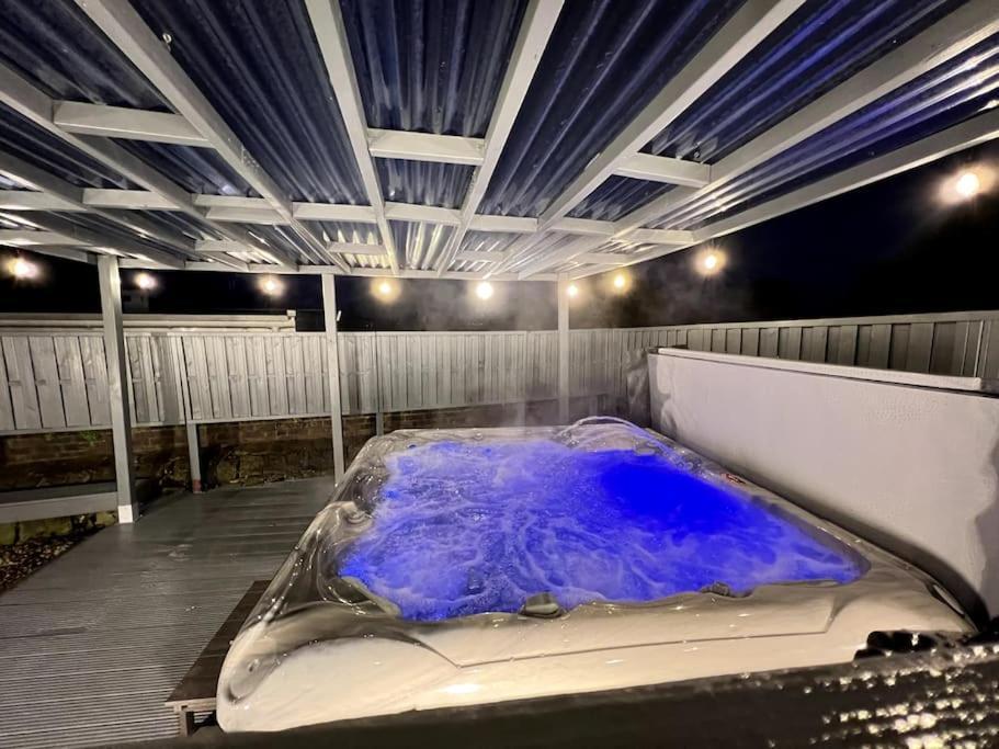 ניוקאסל Numero Venti Aparthouse Wifi Parking Hot Tub מראה חיצוני תמונה