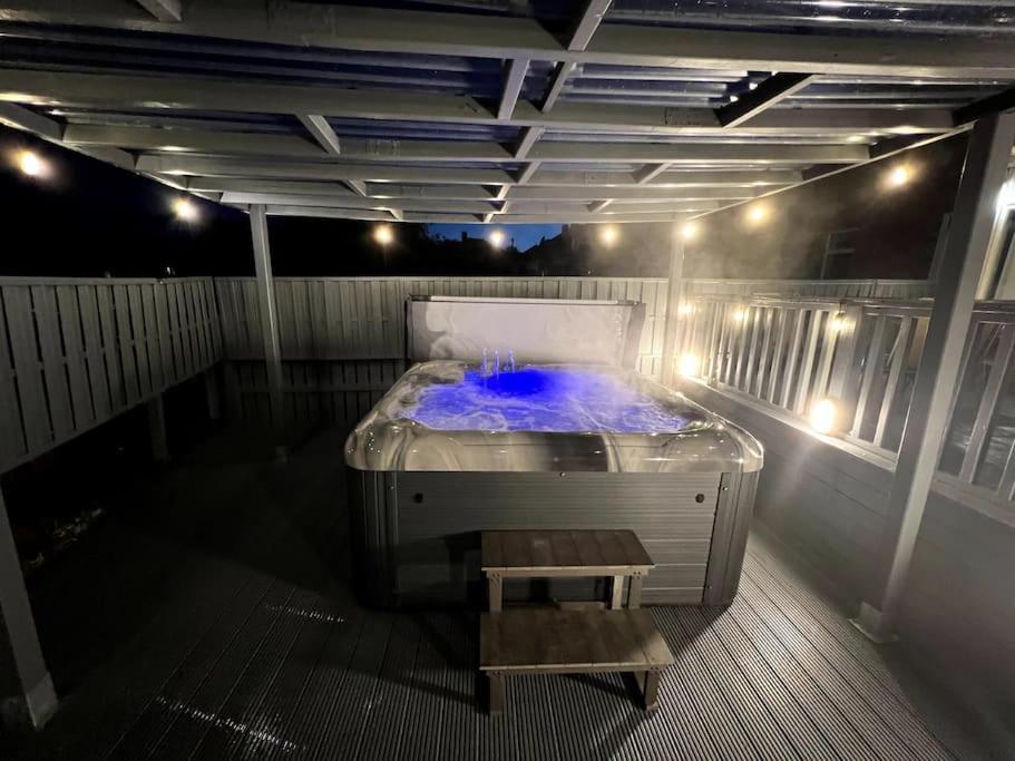 ניוקאסל Numero Venti Aparthouse Wifi Parking Hot Tub מראה חיצוני תמונה