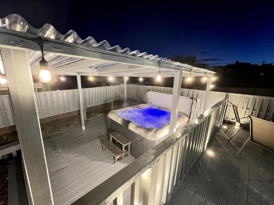 ניוקאסל Numero Venti Aparthouse Wifi Parking Hot Tub מראה חיצוני תמונה